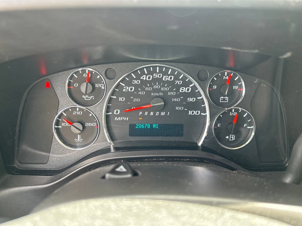 Used 2025 Chevrolet Express 2500 w/ Driver Convenience Package RWD image 17