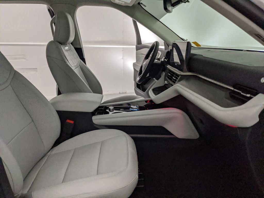 Certified 2025 Ford Explorer Platinum w/ Ultimate Package AWD/4WD image 54
