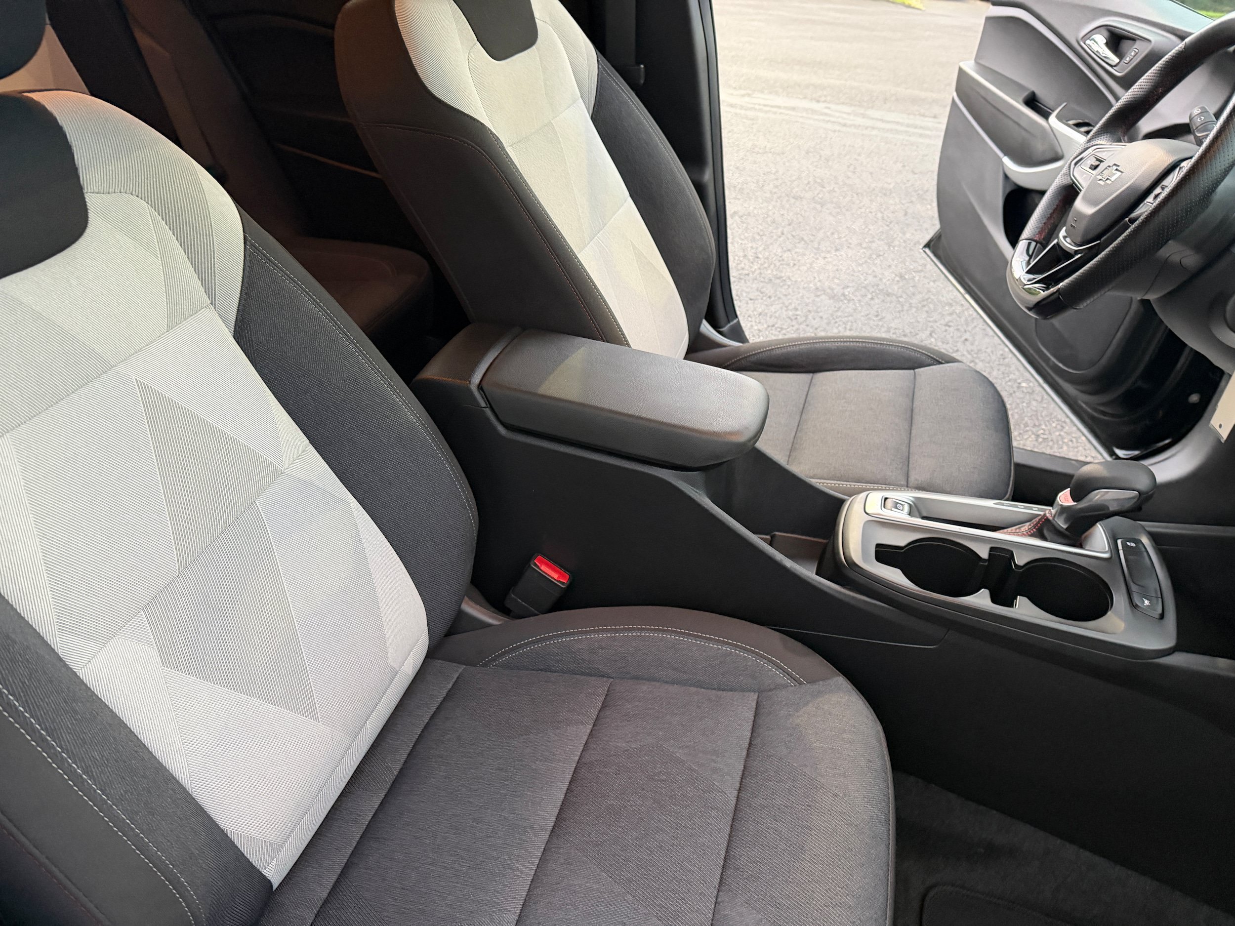 Used 2024 Chevrolet Trax RS FWD image 20