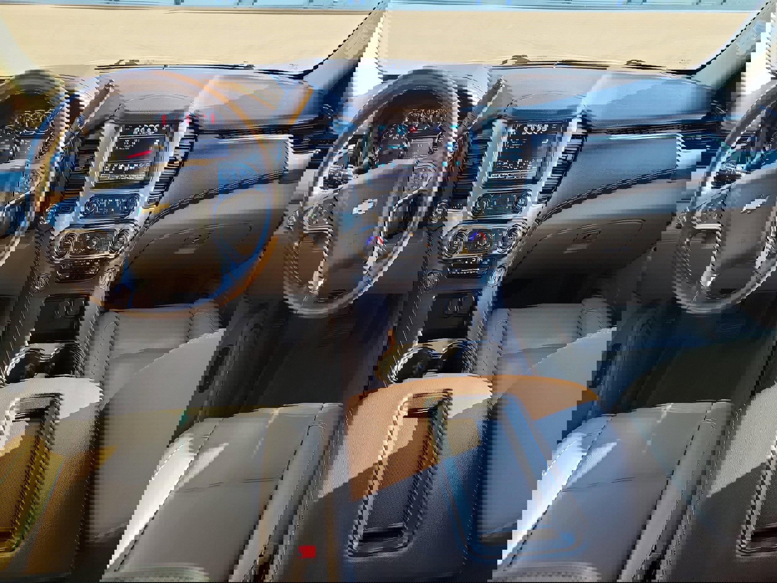 Used 2018 Chevrolet Suburban LT w/ Luxury Package image 16