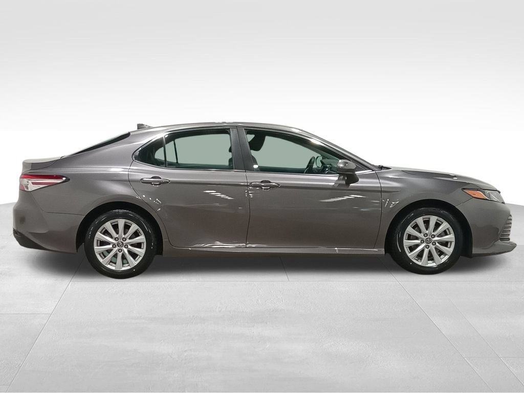 Used 2019 Toyota Camry LE FWD image 2