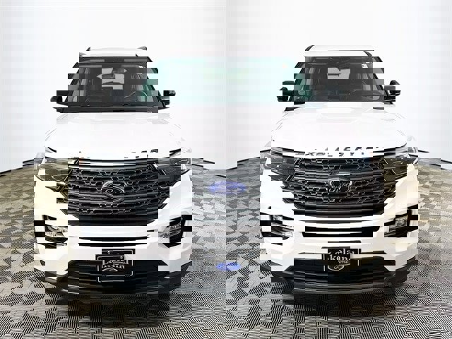 Certified 2022 Ford Explorer XLT w/ Equipment Group 202A image 8