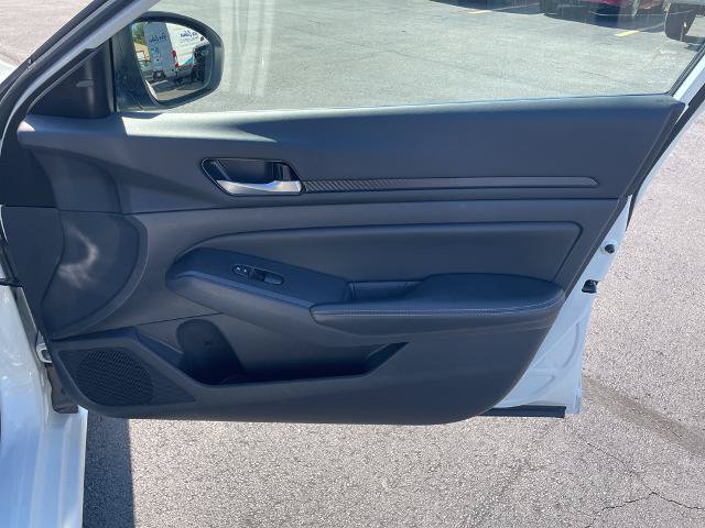 Used 2025 Nissan Altima 2.5 SV FWD image 13