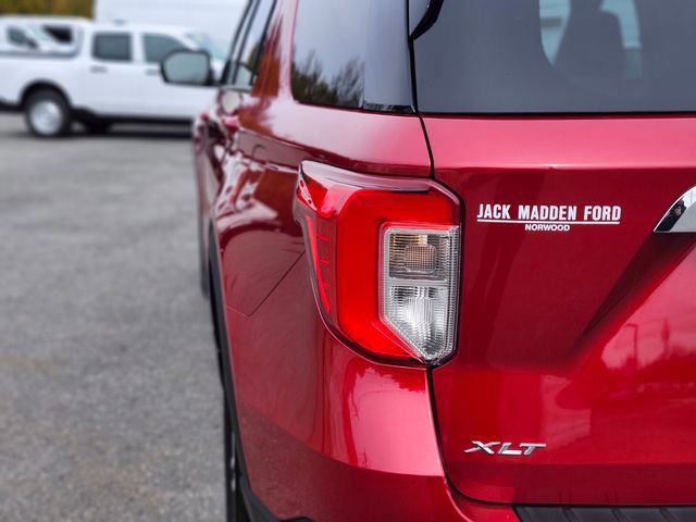 Certified 2022 Ford Explorer XLT w/ Equipment Group 202A image 9