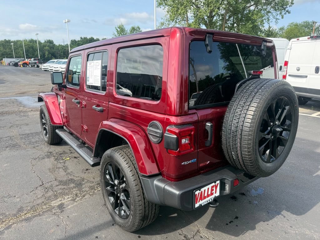 Used 2021 Jeep Wrangler Unlimited Sahara w/ Cold Weather Group AWD/4WD image 6