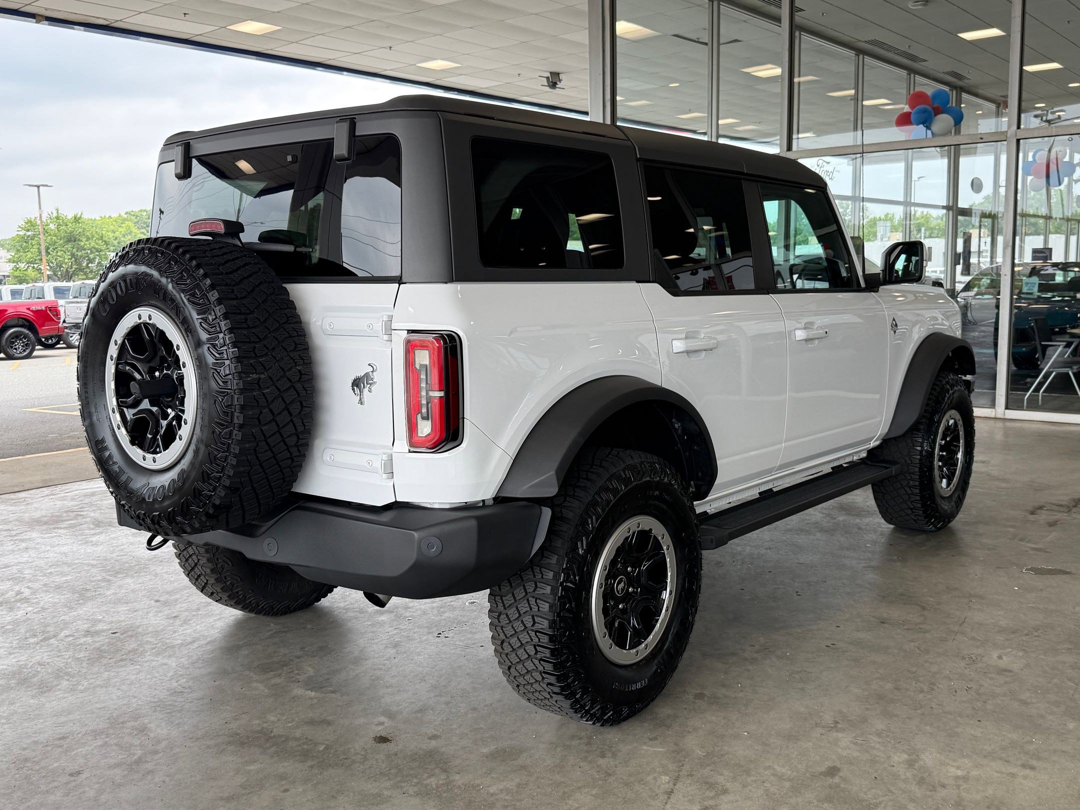 Certified 2023 Ford Bronco Outer Banks w/ Sasquatch Package AWD/4WD image 9
