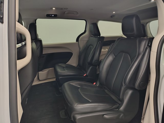 Used 2024 Chrysler Pacifica Limited FWD image 12