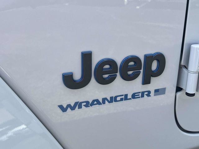 Used 2025 Jeep Wrangler Unlimited Sahara AWD/4WD image 11