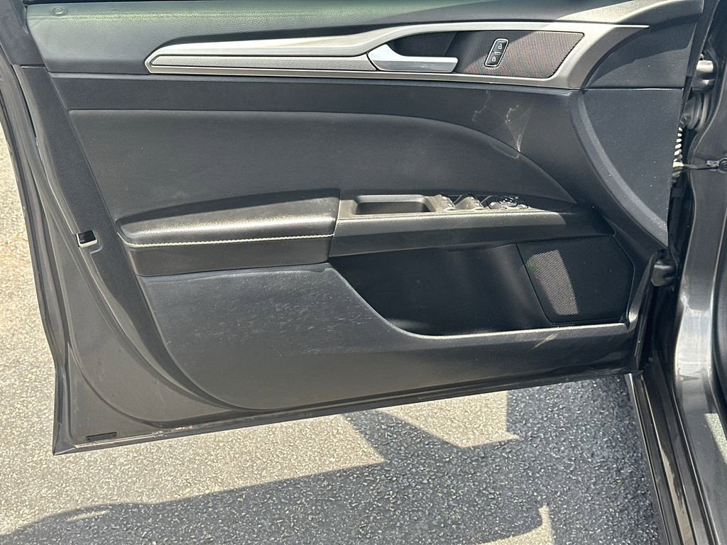 Certified 2020 Ford Fusion SE FWD image 10