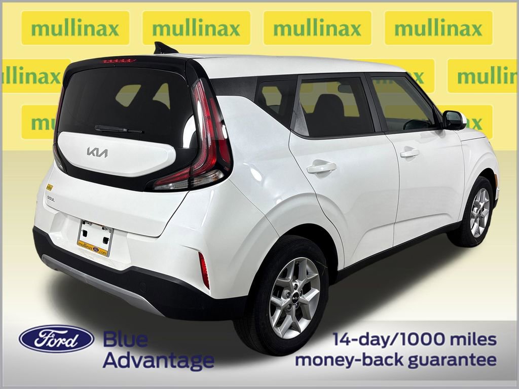Used 2024 Kia Soul LX w/ Option Group 015 FWD image 4