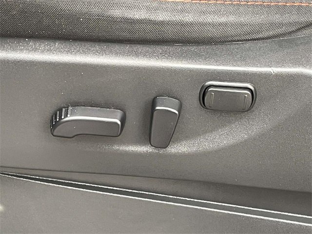 Used 2025 Nissan Frontier PRO-4X image 17