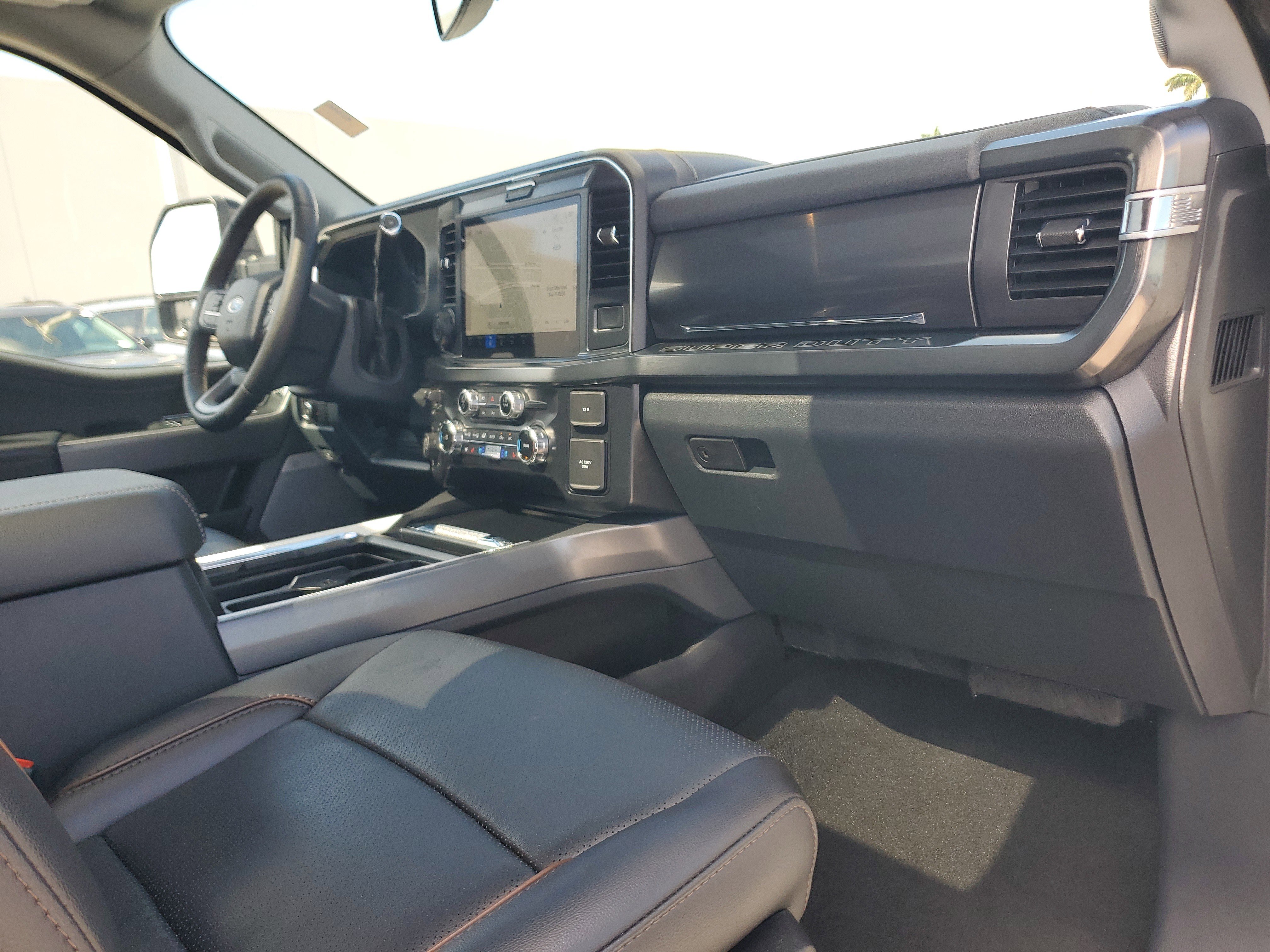 Certified 2025 Ford F250 Lariat w/ Lariat Ultimate Package image 16