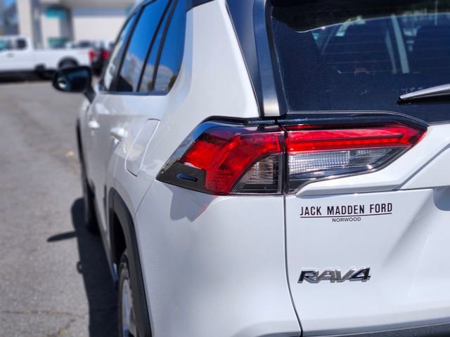 Used 2023 Toyota RAV4 LE AWD/4WD image 9