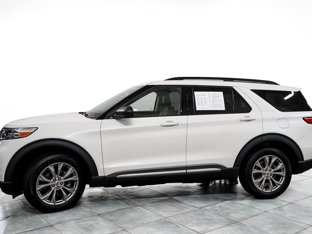 Certified 2023 Ford Explorer XLT w/ Equipment Group 202A AWD/4WD image 4