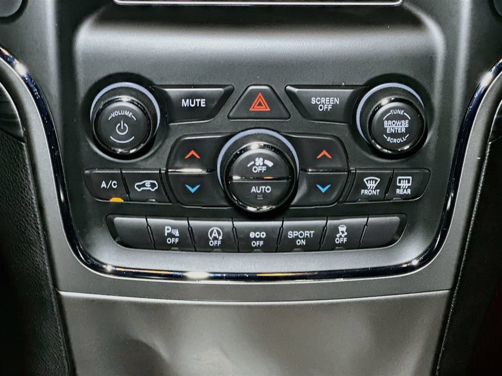 Used 2021 Jeep Grand Cherokee Laredo w/ Security & Convenience Group AWD/4WD image 16