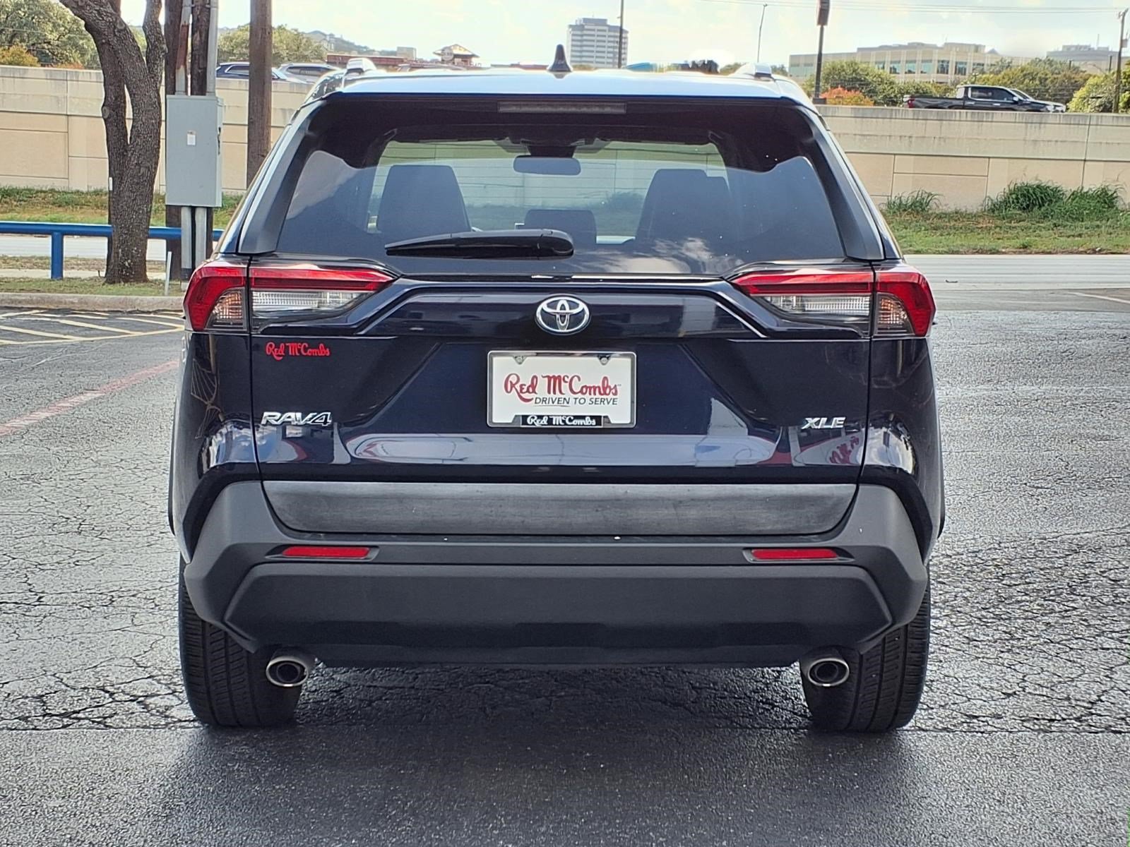 Used 2020 Toyota RAV4 XLE Premium FWD image 7