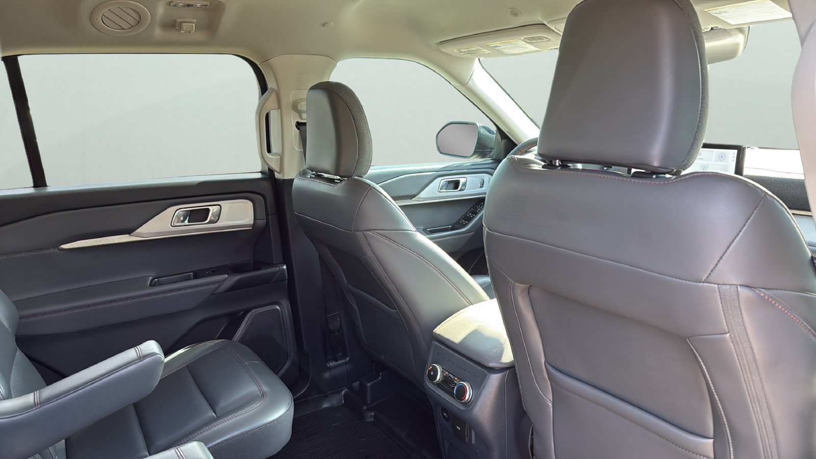 Certified 2025 Ford Explorer Active w/ Active Comfort Package RWD image 28