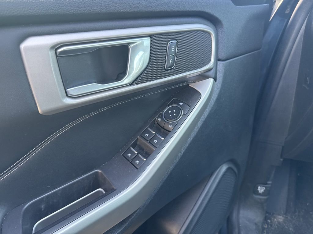 Certified 2023 Ford Explorer XLT image 6