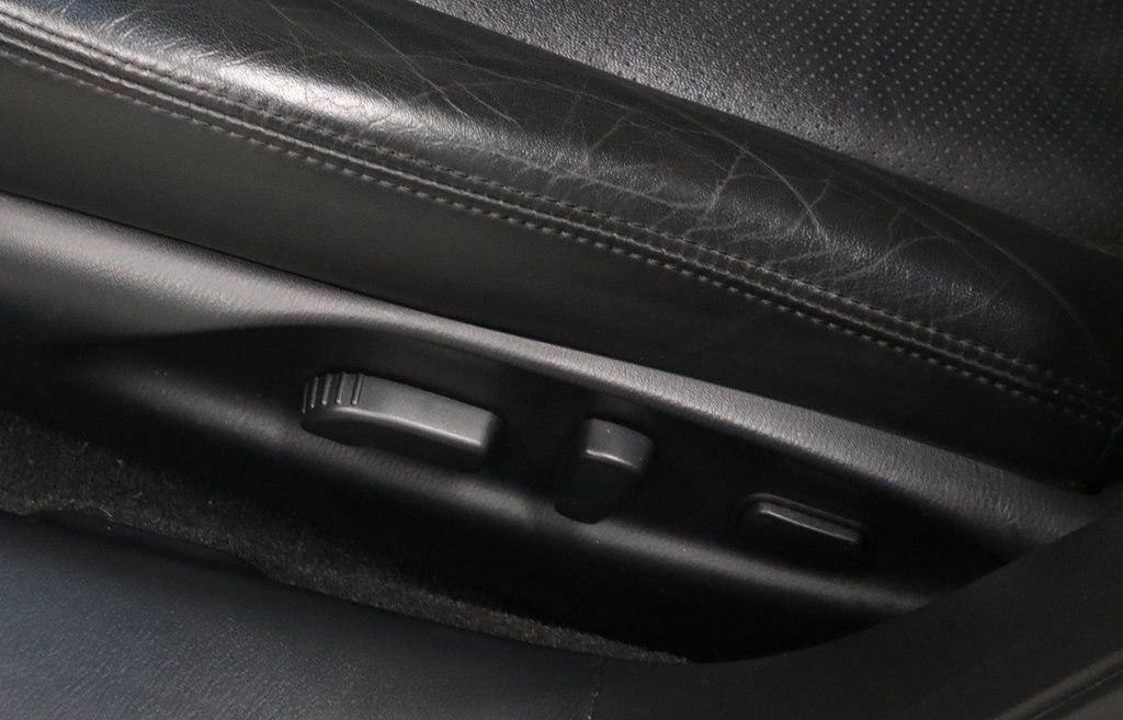 Used 2017 INFINITI Q70 3.7 w/ Technology Package image 24