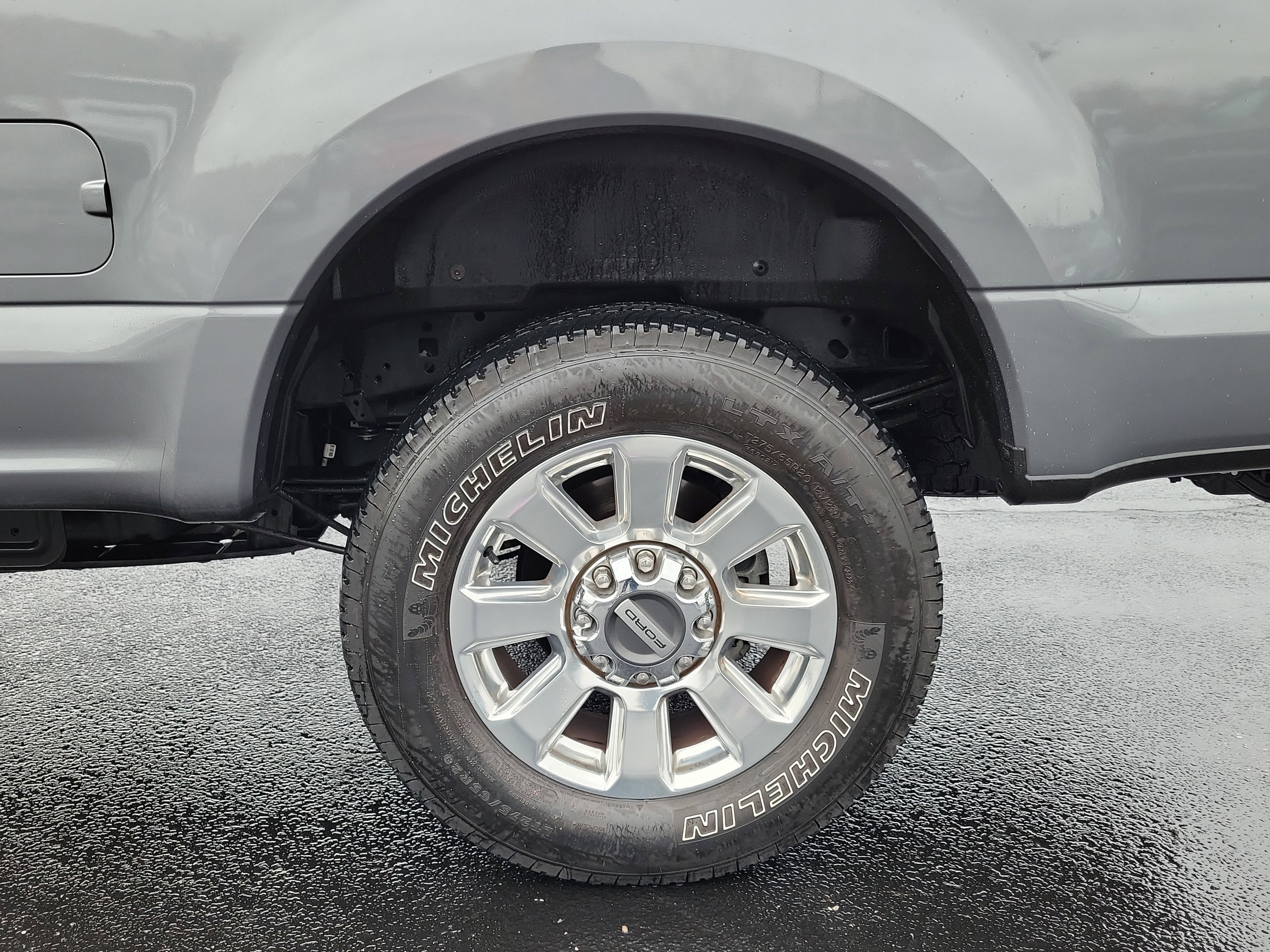 Certified 2022 Ford F250 Platinum w/ FX4 Off-Road Package image 5