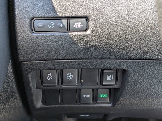 Used 2020 Nissan Rogue S w/ Special Edition Package FWD image 18