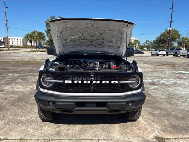 Certified 2025 Ford Bronco Outer Banks w/ Black Appearance Package AWD/4WD image 21