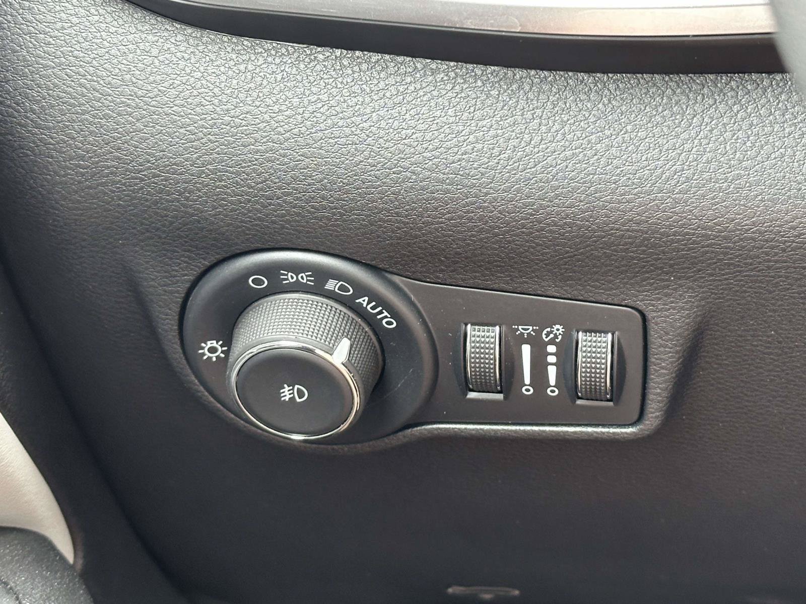 Used 2025 Jeep Compass Limited AWD/4WD image 23