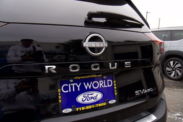 Used 2023 Nissan Rogue SV AWD/4WD image 12