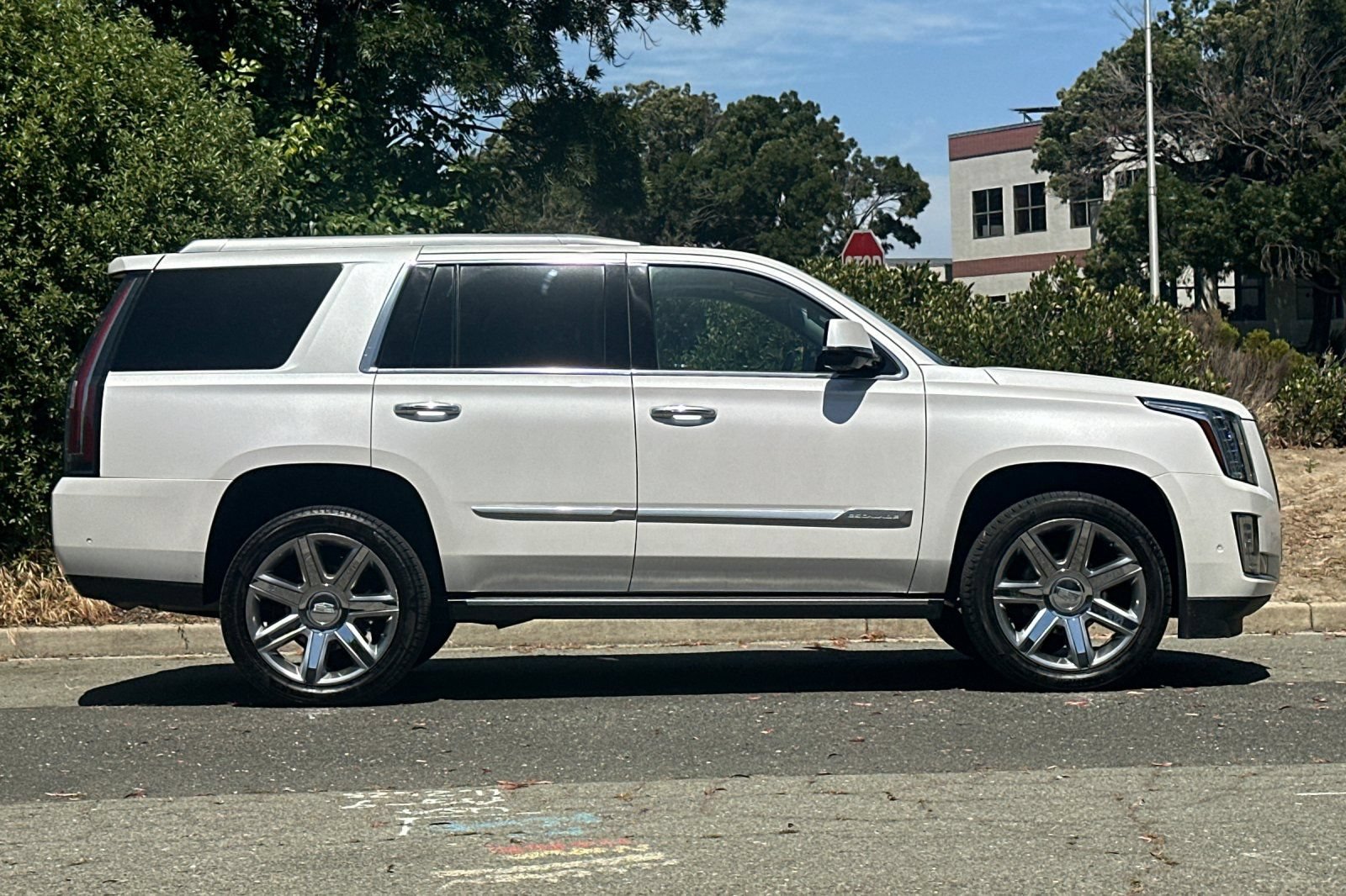 Used 2018 Cadillac Escalade Premium Luxury AWD/4WD image 2