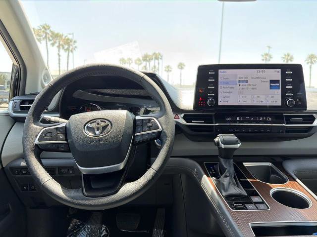 Used 2024 Toyota Sienna XLE w/ XLE Plus Package FWD image 11