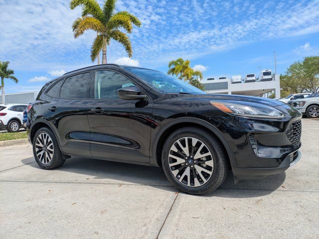 Certified 2020 Ford Escape SE Sport image 2