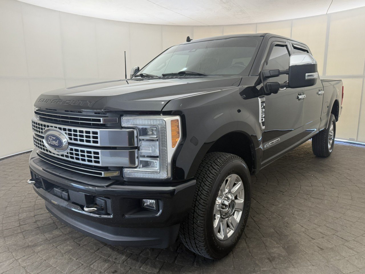 Certified 2019 Ford F250 Platinum w/ Platinum Ultimate Package AWD/4WD image 3