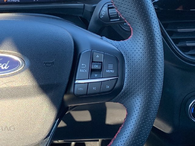 Certified 2025 Ford Escape ST-Line Select AWD/4WD image 18