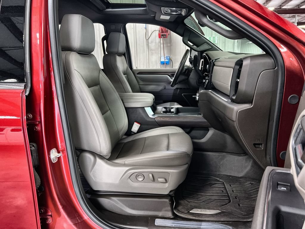Used 2025 GMC Sierra 2500 SLT w/ SLT Premium Package AWD/4WD image 28