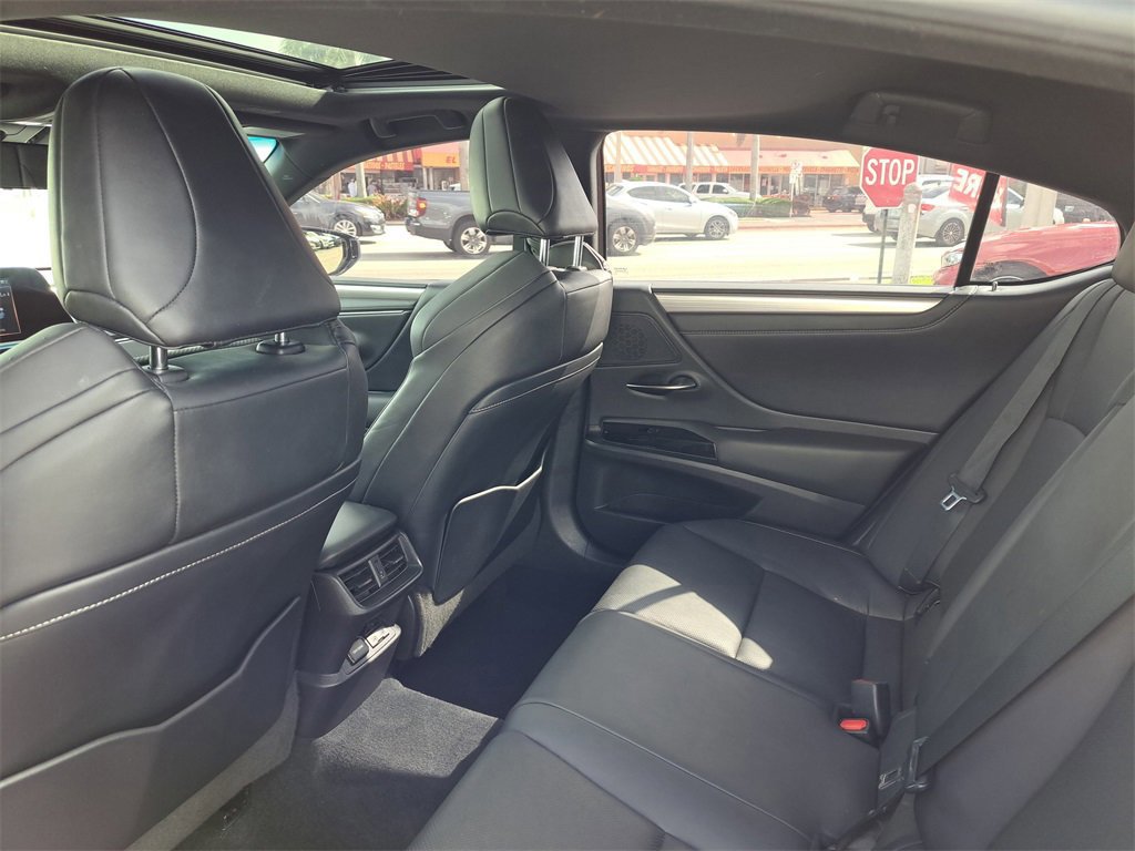 Used 2022 Lexus ES 350 F Sport image 5