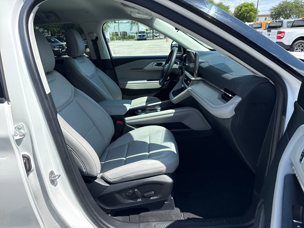 Certified 2025 Ford Explorer Active w/ Active Comfort Package image 26