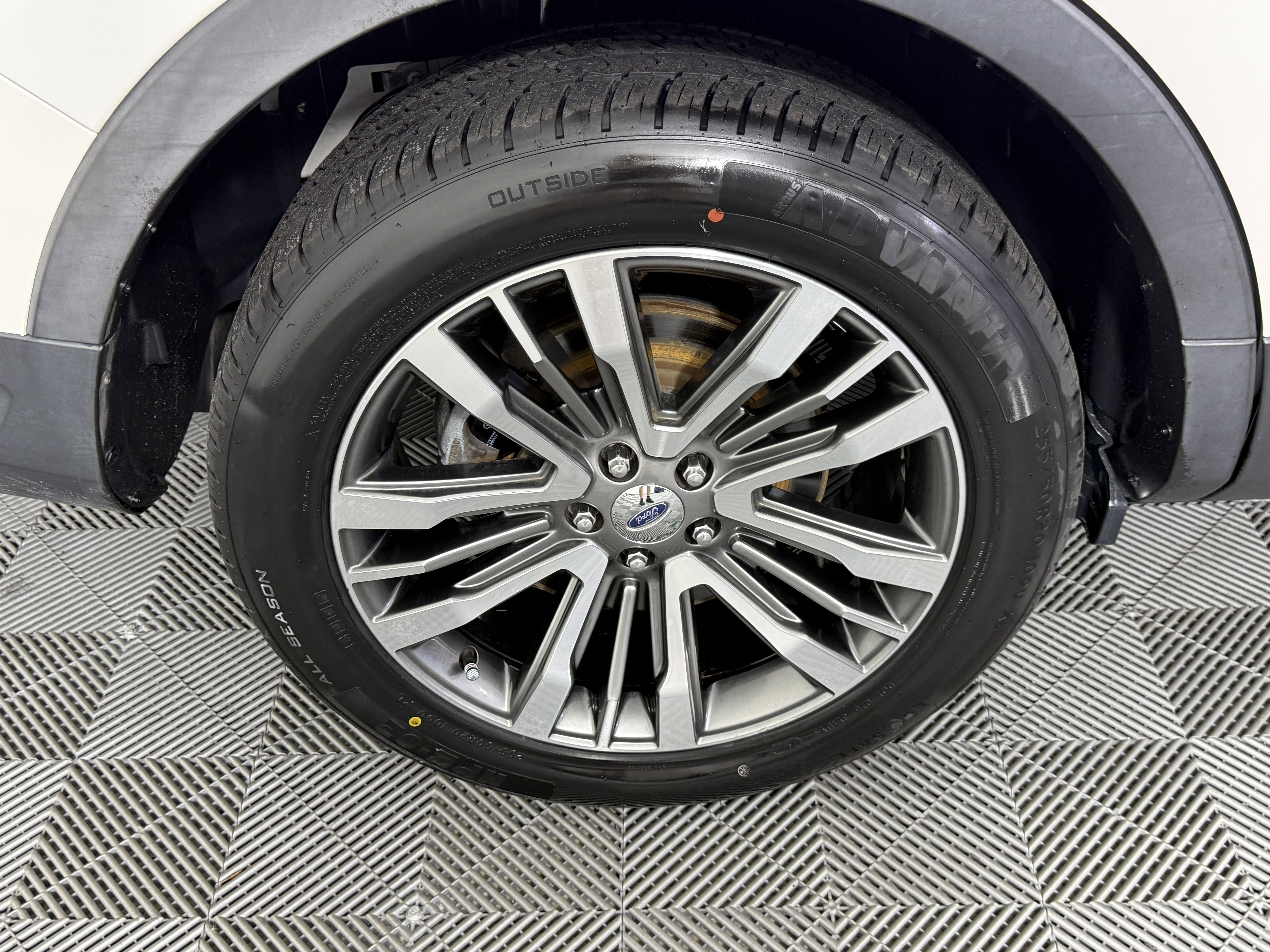 Certified 2018 Ford Explorer Platinum image 30