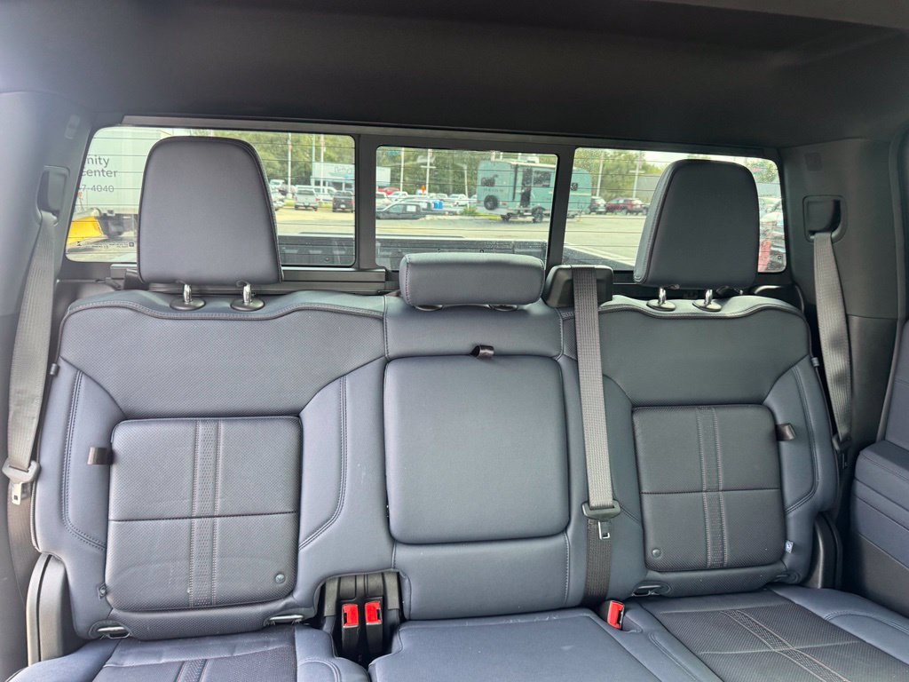 Used 2025 Chevrolet Silverado 1500 High Country w/ Technology Package AWD/4WD image 9