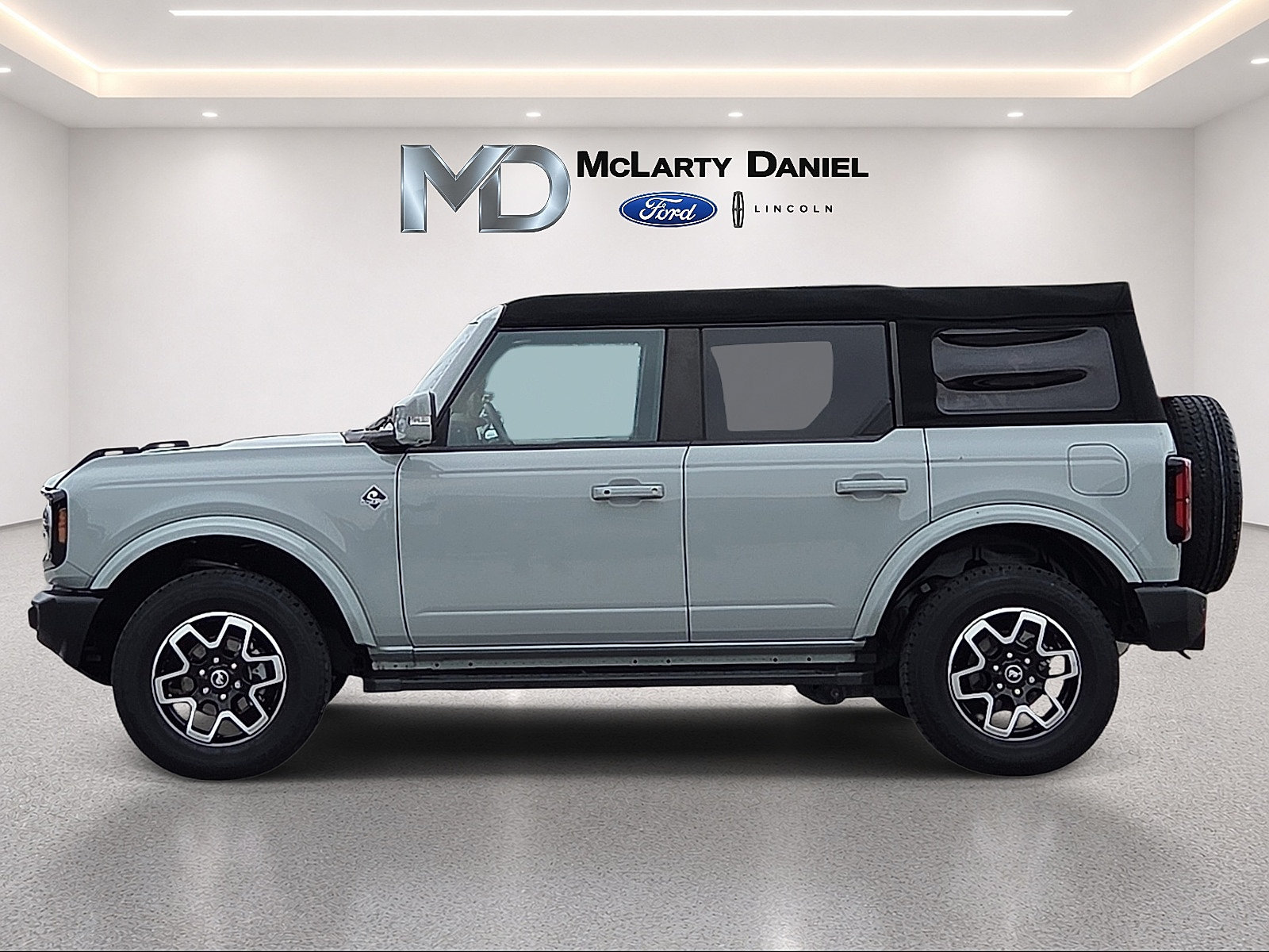 Certified 2024 Ford Bronco Outer Banks AWD/4WD image 3