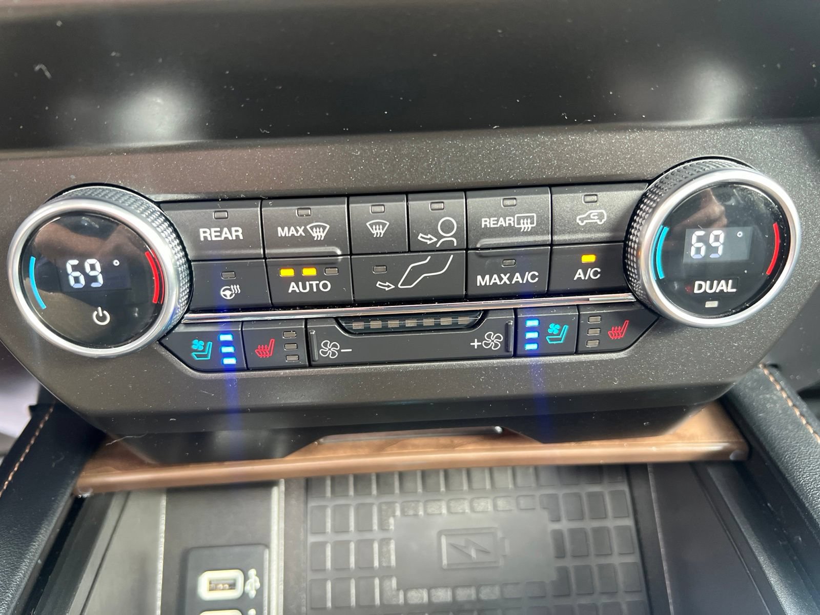 Certified 2019 Ford Expedition Platinum AWD/4WD image 37