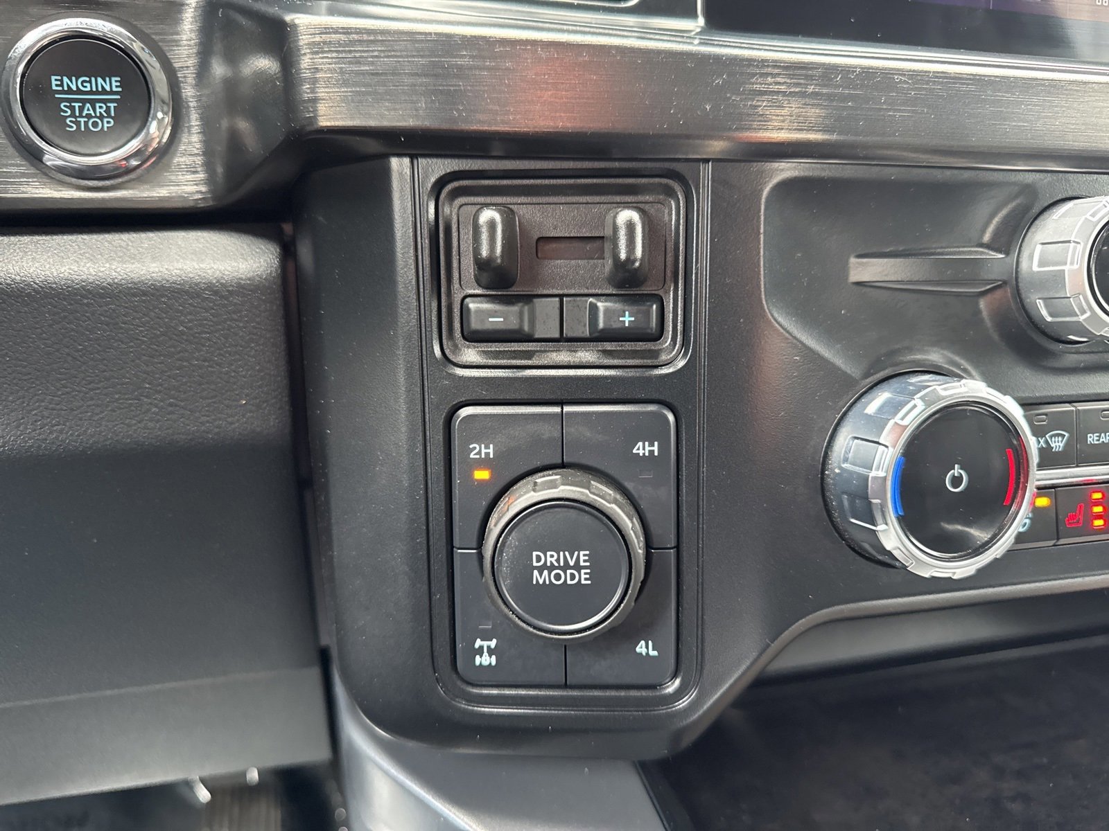 Certified 2024 Ford F250 Lariat w/ FX4 Off-Road Package image 32