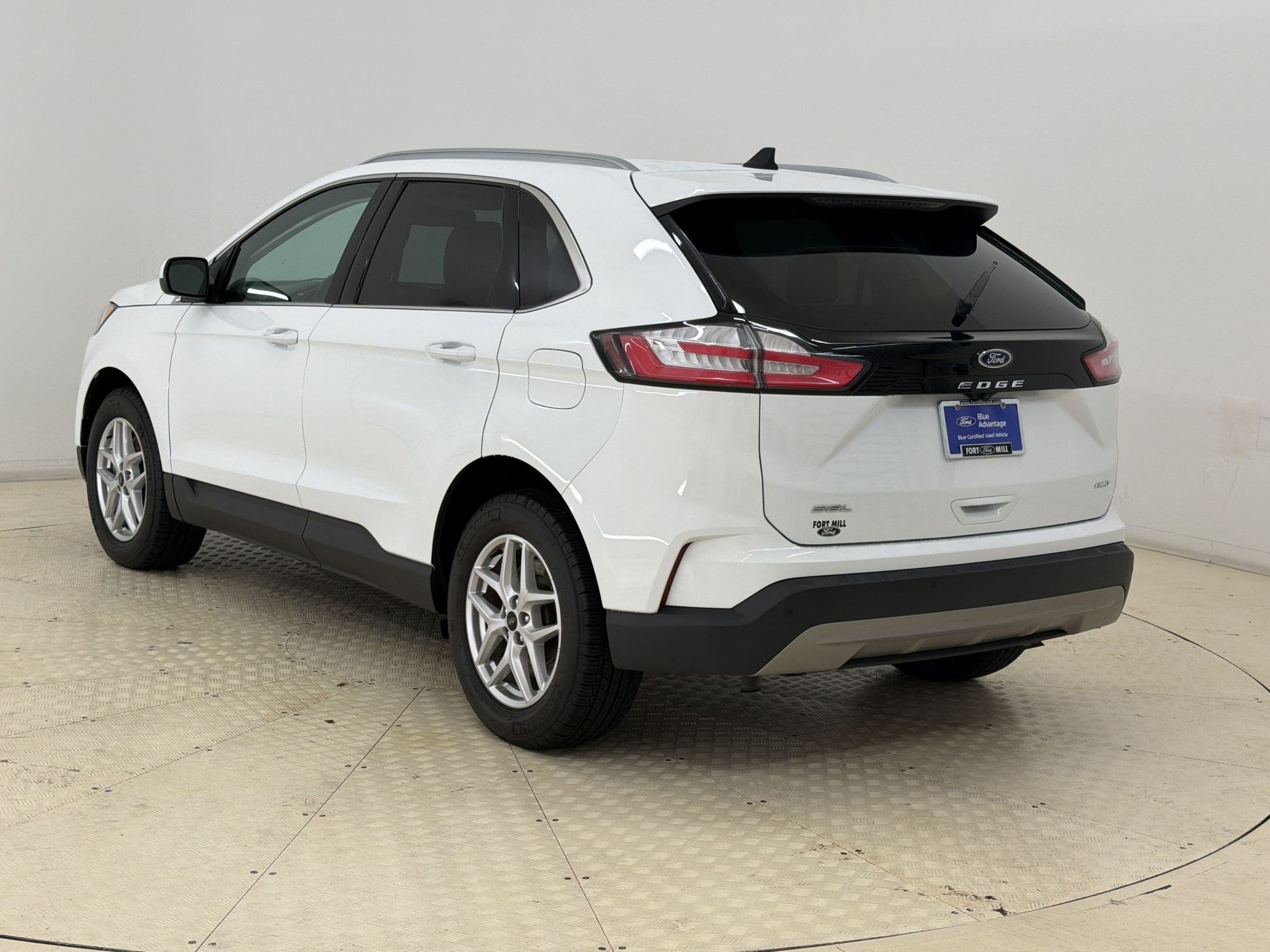 Certified 2023 Ford Edge SEL w/ Convenience Package AWD/4WD image 3
