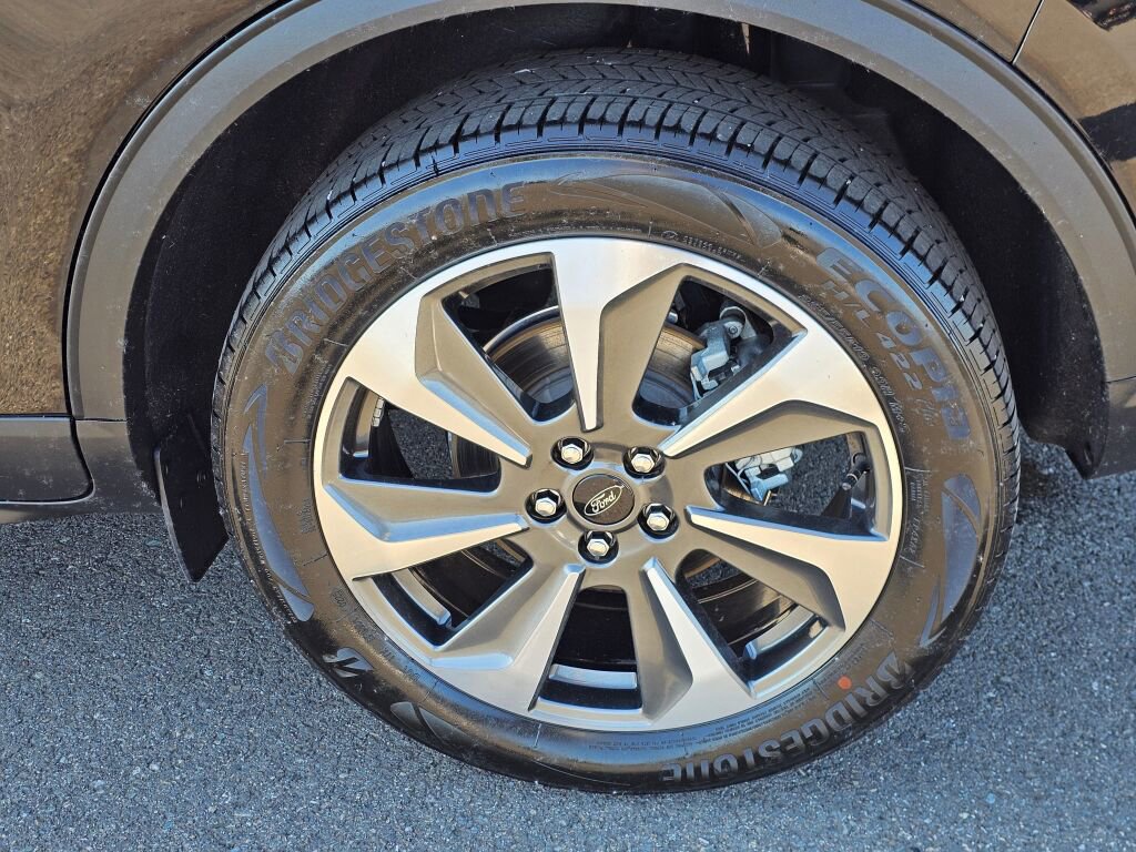 Certified 2025 Ford Escape Platinum AWD/4WD image 11