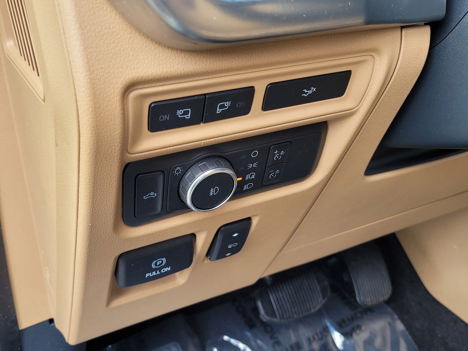 Certified 2022 Ford F150 Lariat w/ Equipment Group 502A High image 18