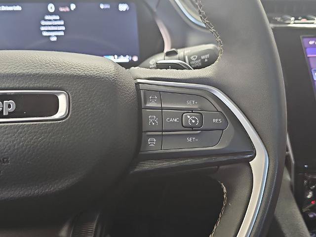 Used 2025 Jeep Grand Cherokee Altitude AWD/4WD image 18