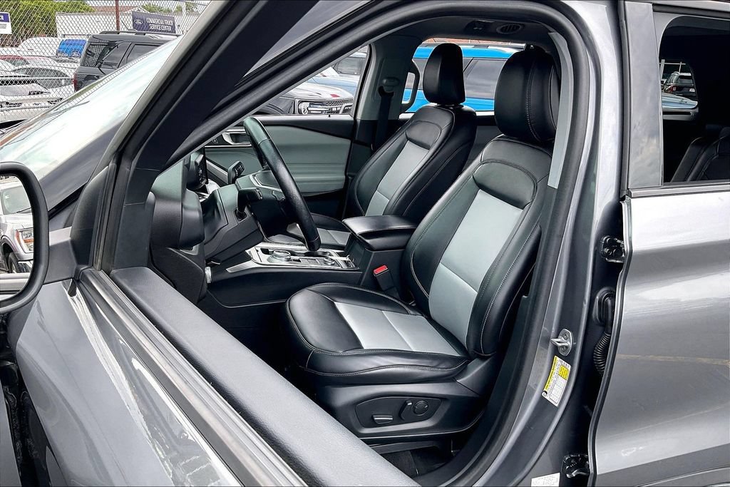 Certified 2022 Ford Explorer XLT w/ Equipment Group 202A AWD/4WD image 24