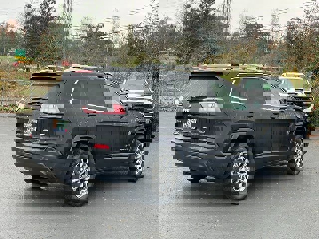 Used 2020 Jeep Cherokee Latitude Plus image 3