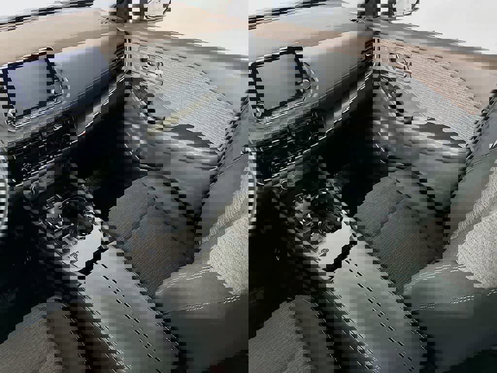 Used 2021 Nissan Rogue SV image 11