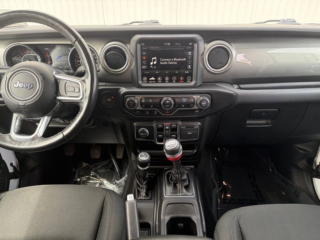 Used 2022 Jeep Gladiator Overland w/ Cold Weather Group AWD/4WD image 27