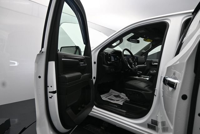 Used 2024 Chevrolet Silverado 1500 LTZ w/ LTZ Convenience Package II AWD/4WD image 17